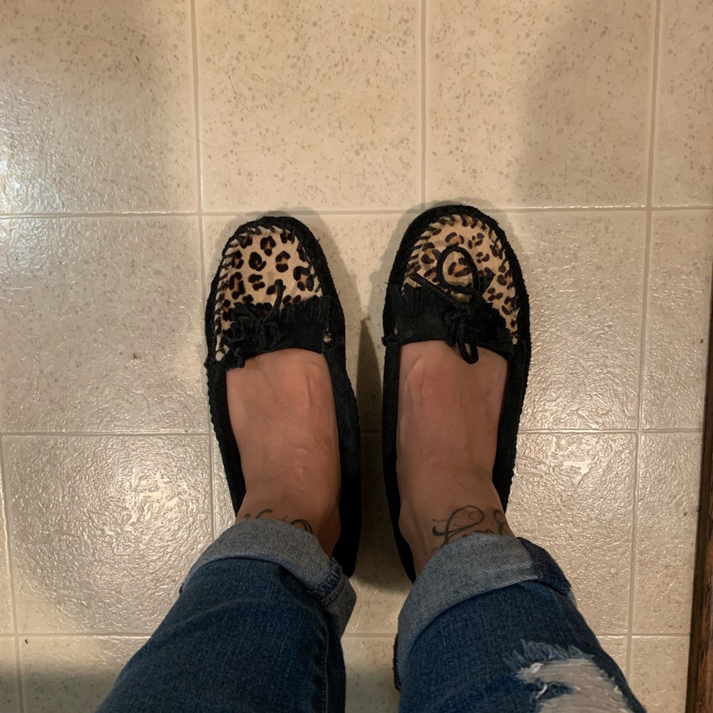Black/ cheetah Minnetonka moccasins